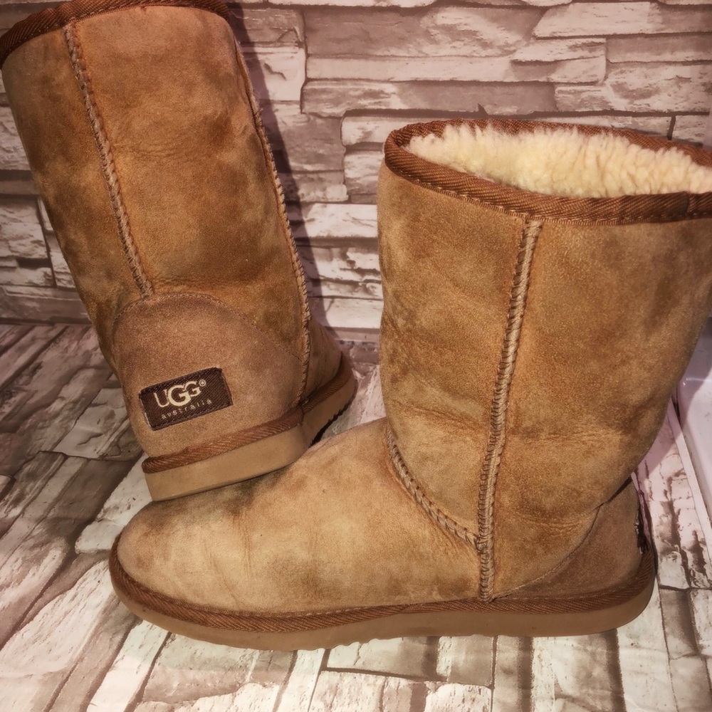 UGG BOOTS 👢👢👢SIZE 8
